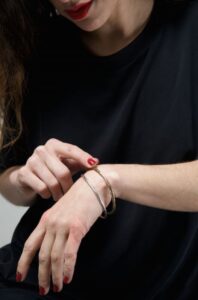 bijoux en bronze danger