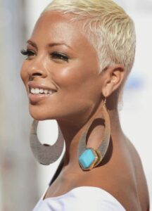 quelles boucles d'oreilles pour cheveux courts