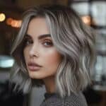 balayage gris sur cheveux courts bruns