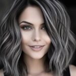 balayage gris sur cheveux courts bruns