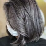 balayage gris sur cheveux courts bruns
