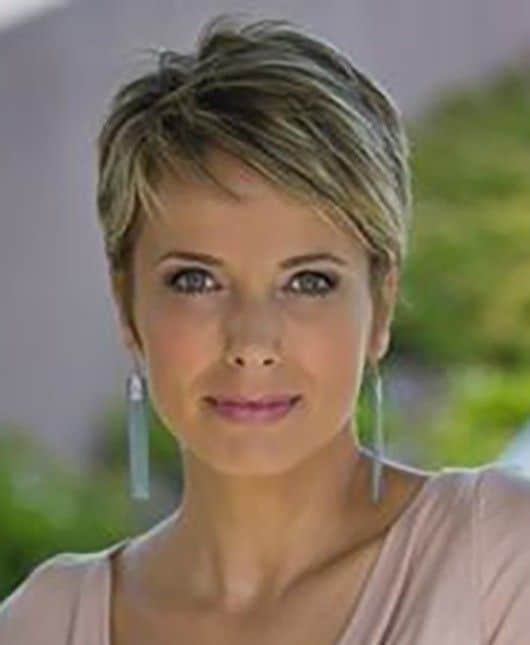 moderne coupe courte femme