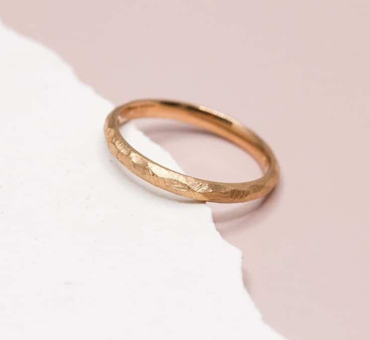 Les prix de l’or explosent : quelles conséquences sur le marché des bijoux ?