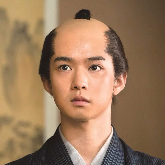 coupe cheveux longs homme samouraï